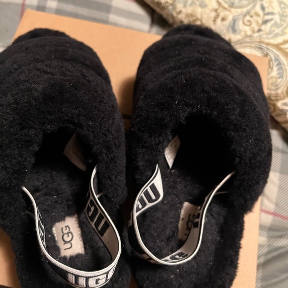 Ugg OH Yeah Slides size 9 - Picture 3 of 13